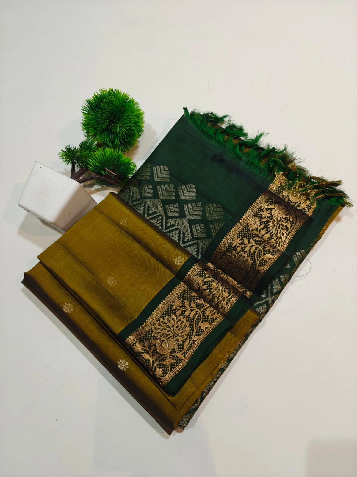 Deep Forest Green Kanchi Handloom Soft Silk Saree